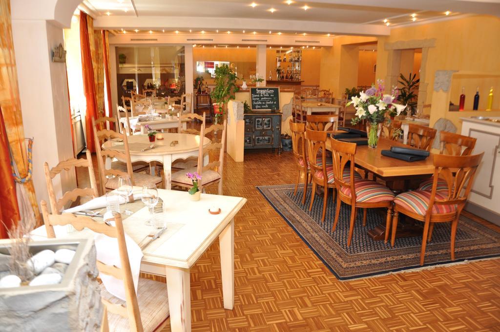 Hotel-Restaurant De La Tour Bagian luar foto