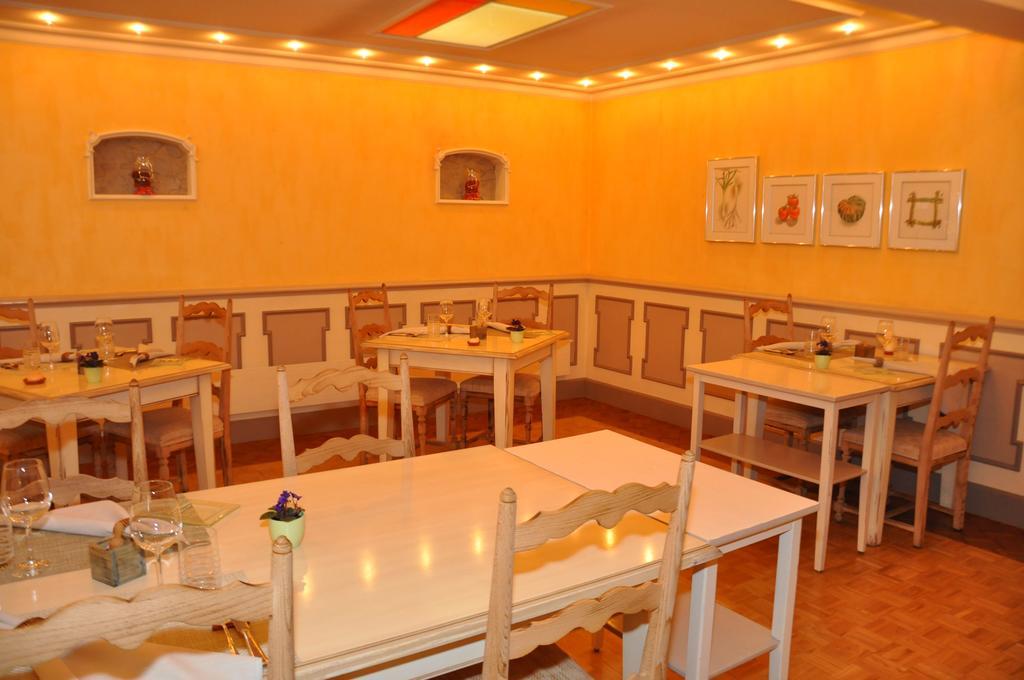 Hotel-Restaurant De La Tour Bagian luar foto